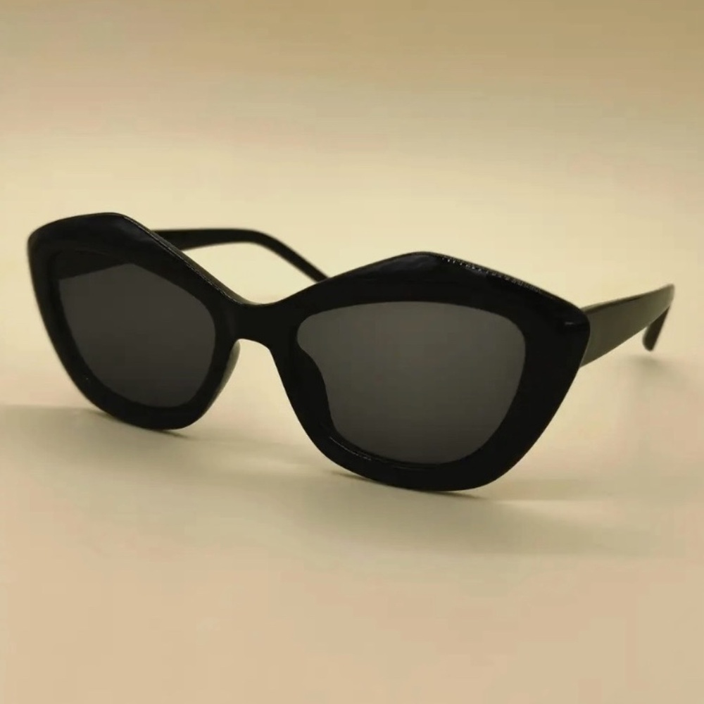 Dark Sunglasses Irregular Frame